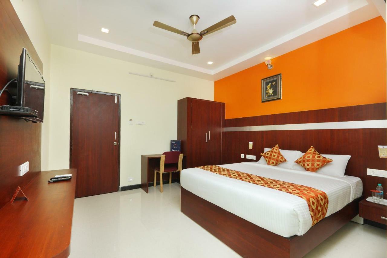 Hotel Ramcharan Residency, Tirupati Kültér fotó