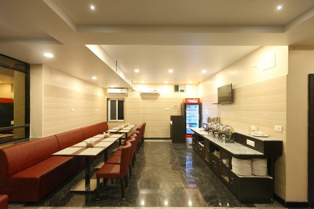 Hotel Ramcharan Residency, Tirupati Kültér fotó