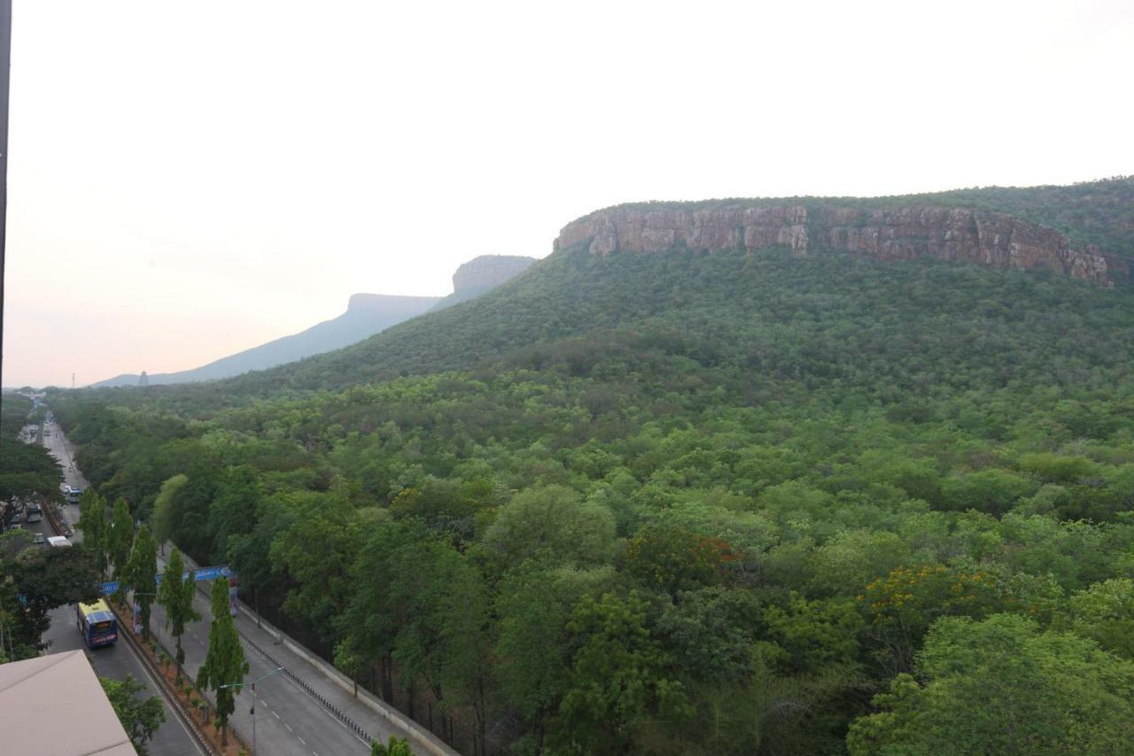 Hotel Ramcharan Residency, Tirupati Kültér fotó