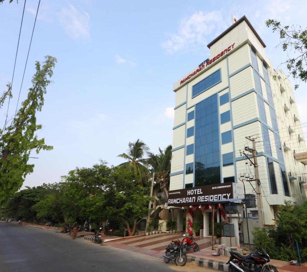 Hotel Ramcharan Residency, Tirupati Kültér fotó